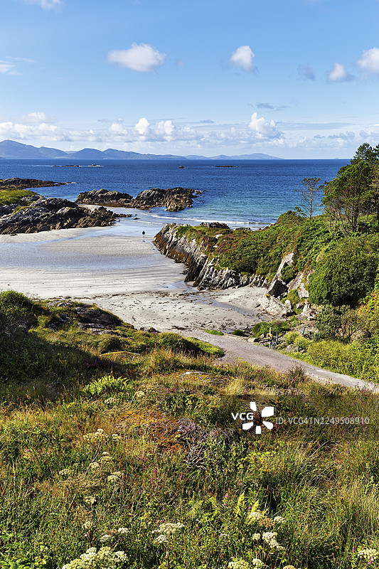 岩石海岸、海湾、怀特海滩、卡斯尔科夫、凯里环线全景公路、大西洋海岸、艾弗拉半岛、爱尔兰图片素材