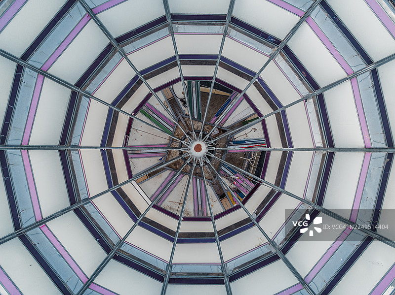 阿尔巴尼亚杜勒斯废弃游乐设施的航拍俯视图图片素材