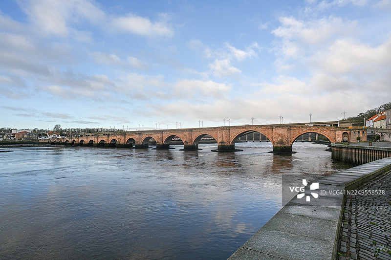 伯威克镇上的老桥图片素材