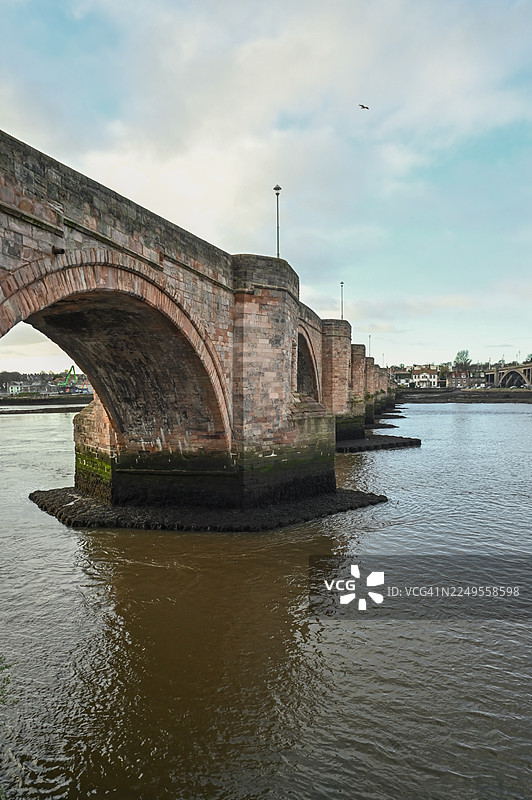 旧桥-特威德河上的拱门图片素材