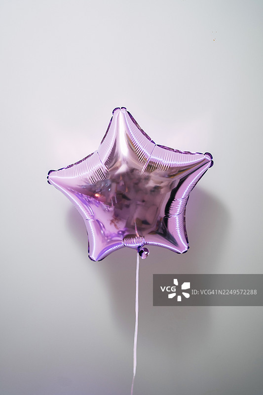 派对庆典用的紫色金属质感星星气球图片素材
