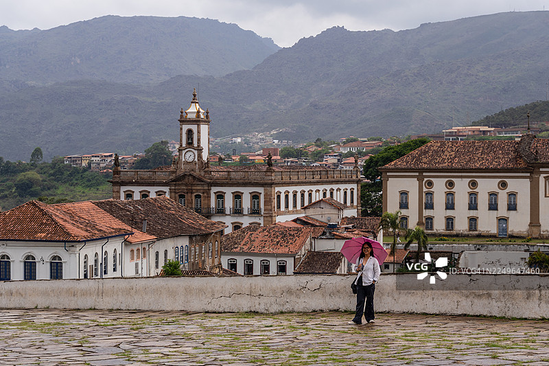 巴西欧鲁普雷图的女子图片素材