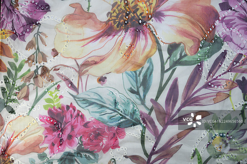 绣花蕾丝装饰的花卉图案织物图片素材