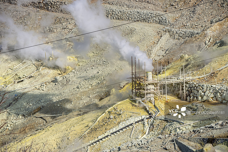日本箱根驹岳火山大涌谷地热区的蒸汽喷气口图片素材