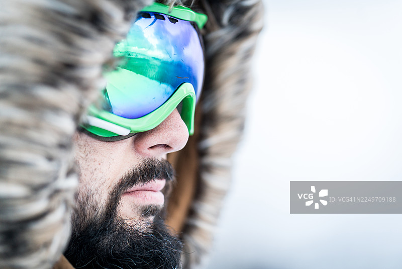 极地冬日雪人肖像图片素材