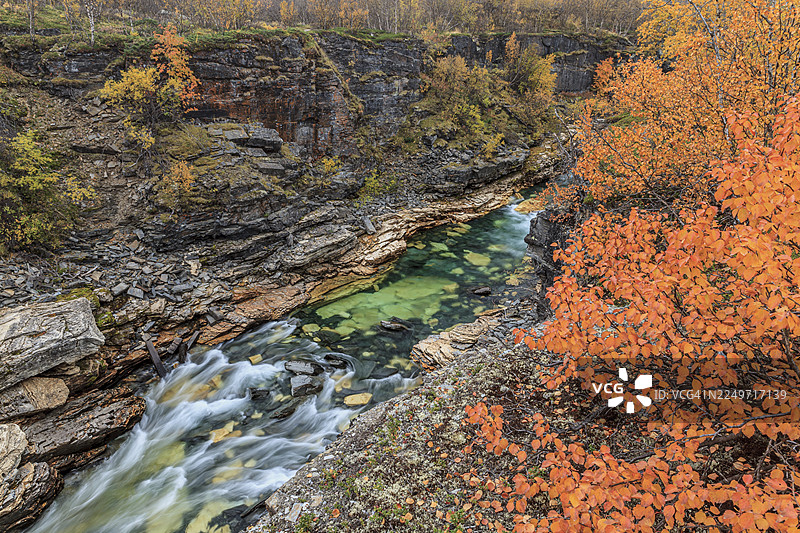峡谷，河流，急流，秋季，秋色，阿比斯库峡谷，阿比斯库国家公园，拉普兰尼亚，拉普兰，瑞典图片素材
