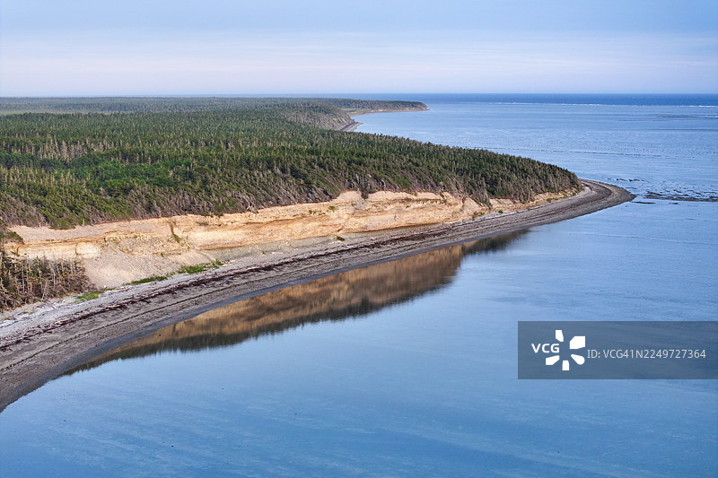 加拿大魁北克省安蒂科斯蒂岛，日落时分的草莓湾景色图片素材