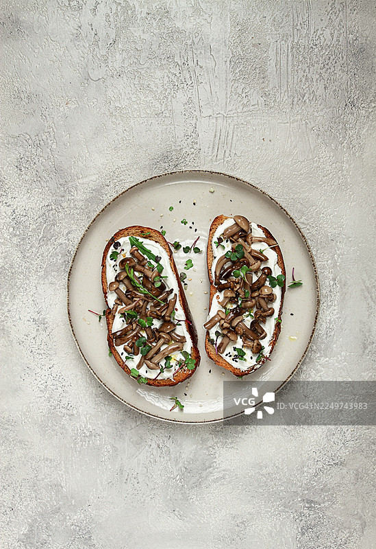 奶油奶酪和腌哈密瓜三明治，健康的早餐，自制图片素材