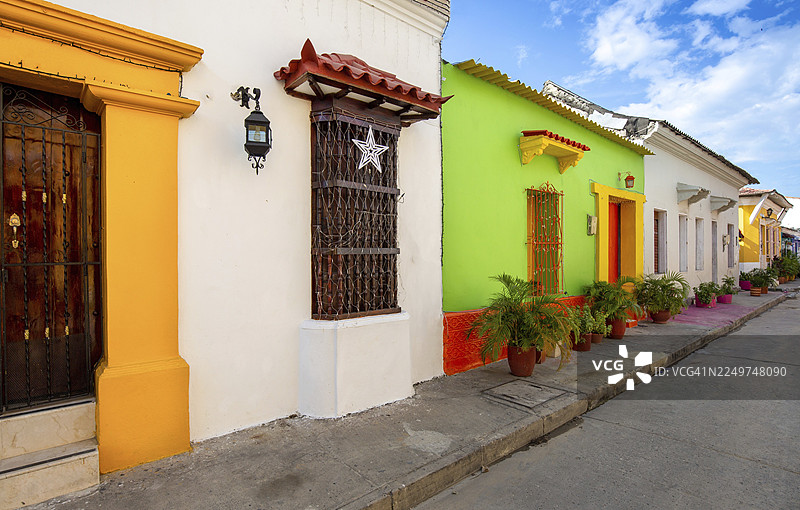 哥伦比亚，被联合国教科文组织列为世界遗产的古城保护区附近，盖茨赫马尼历史街区的风景优美的彩色街道图片素材