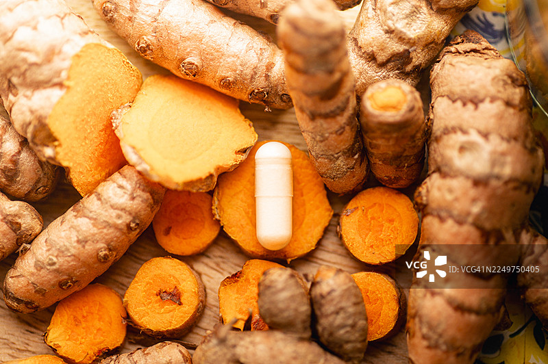 姜黄补充剂胶囊图片素材