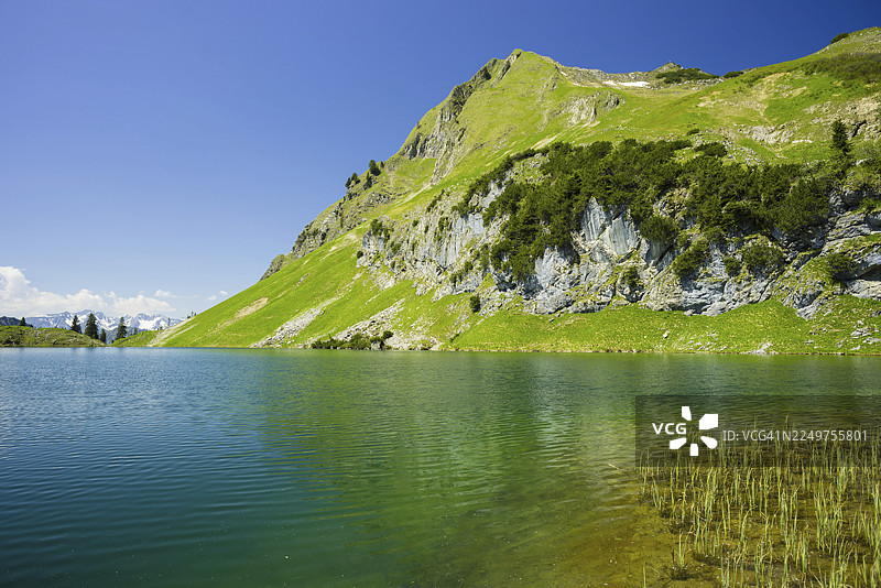 1919米高的阿尔高阿尔卑斯山脉中的施塔尔普湖和希克菲尔，巴伐利亚，德国图片素材