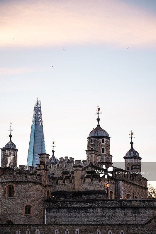 伦敦的塔山和碎片大厦图片素材