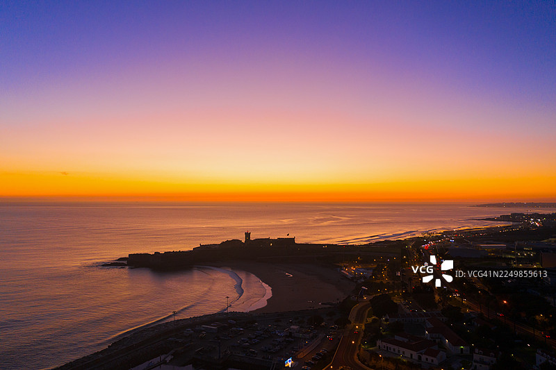 葡萄牙圣朱利昂达巴拉堡壮丽的海岸日落，海景为大西洋图片素材