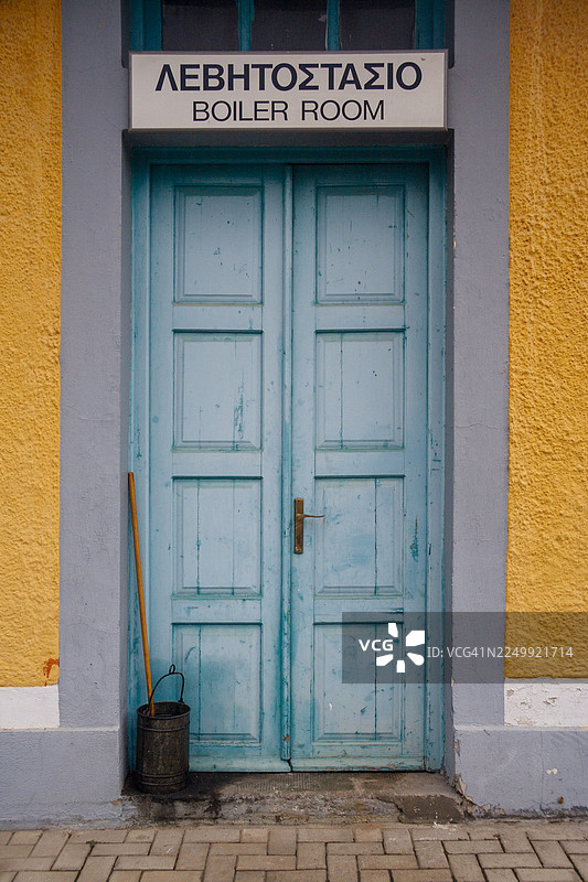 蓝色的门图片素材