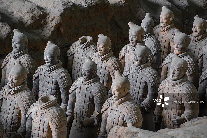 古代墓穴中的兵马俑图片素材