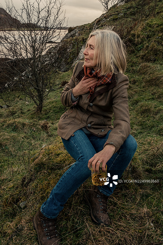 苏格兰卡伦湖的苏格兰威士忌图片素材