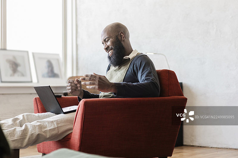 休闲的视频通话交谈图片素材