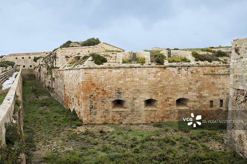 拉莫拉城堡的防御墙和护城河图片素材