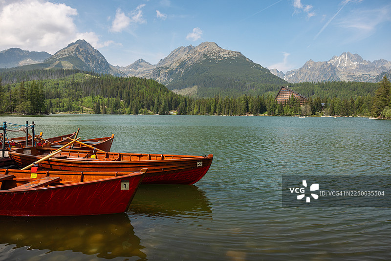 斯特尔布斯凯湖，背景是高塔特拉山图片素材