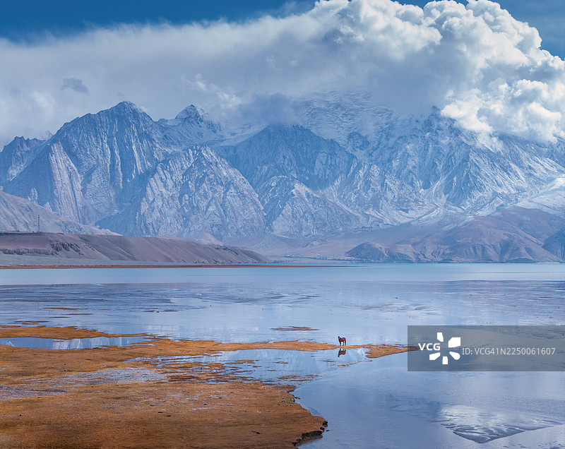 卡拉库尔湖图片素材