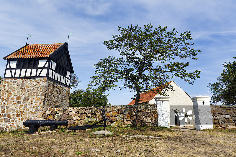 前枪匠铺改建的教堂,独立的钟楼,克里斯蒂安瑟,埃尔特霍尔梅内,豌豆岛,博恩霍尔姆,丹麦图片素材