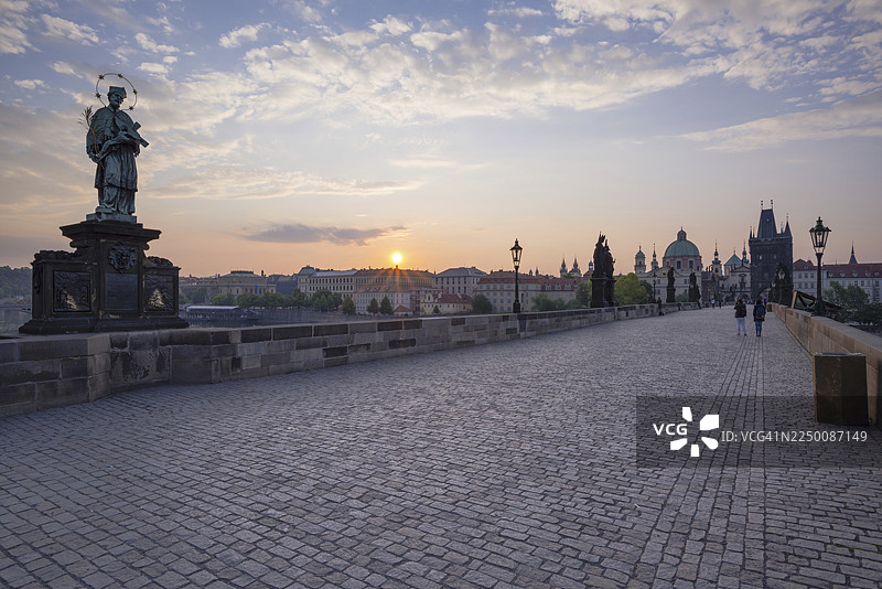 查理大桥和老城桥塔，联合国教科文组织世界遗产，捷克共和国布拉格图片素材