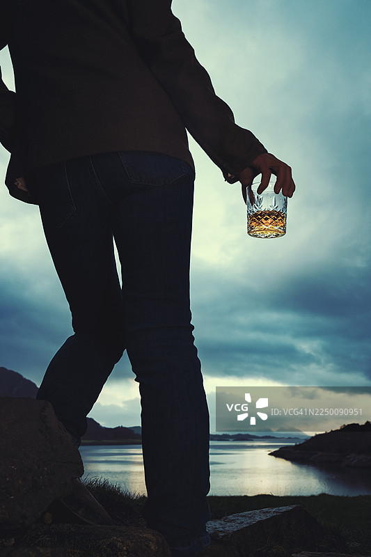 苏格兰卡隆湖的苏格兰威士忌图片素材