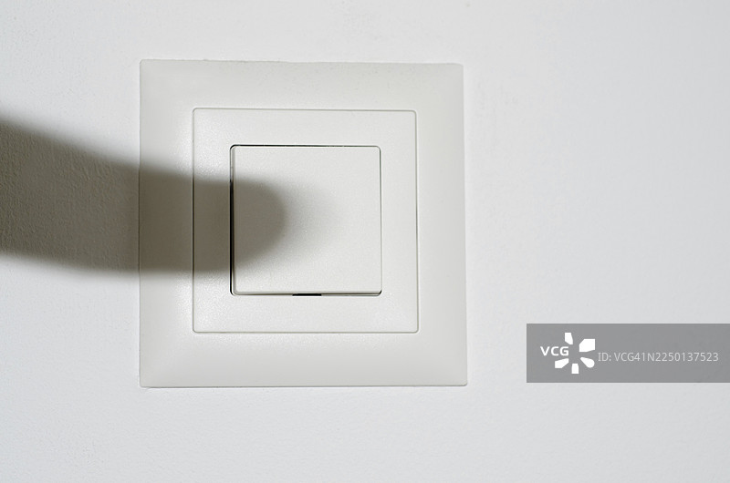 手指开关灯的阴影图片素材