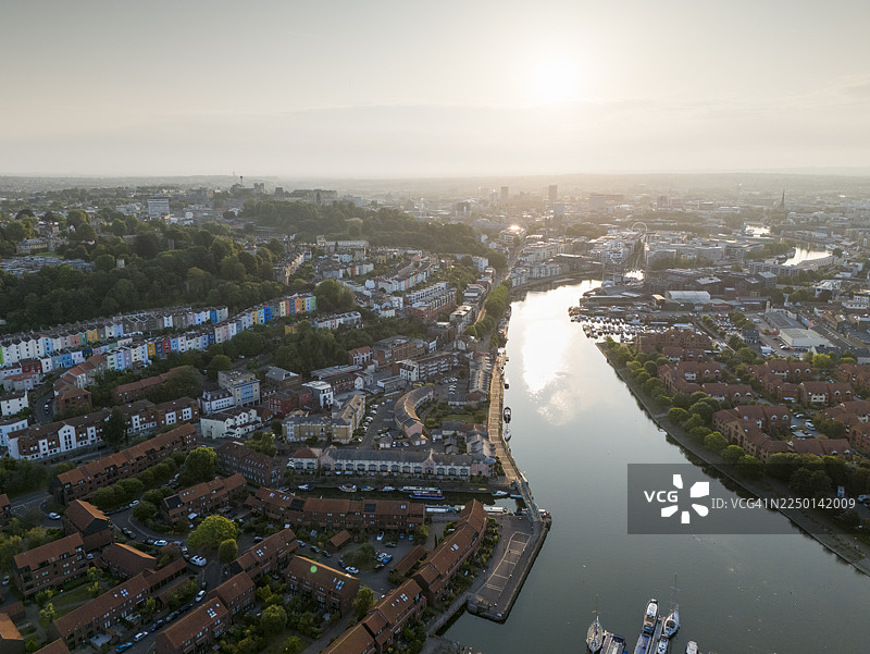布里斯托尔浮动港和市中心。英国布里斯托尔。图片素材