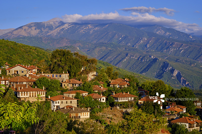 希腊，马其顿，奥林匹斯山脚下的帕莱奥斯潘特莱莱蒙村图片素材