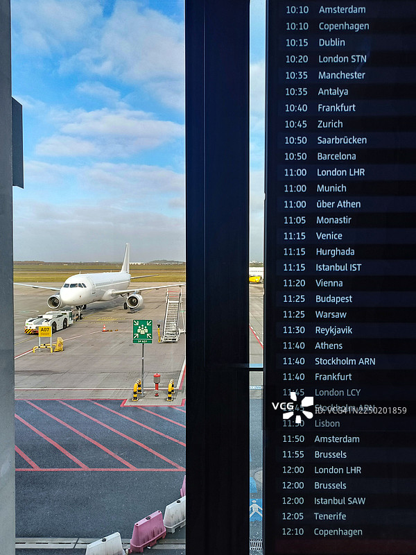 飞机和起飞时间图片素材