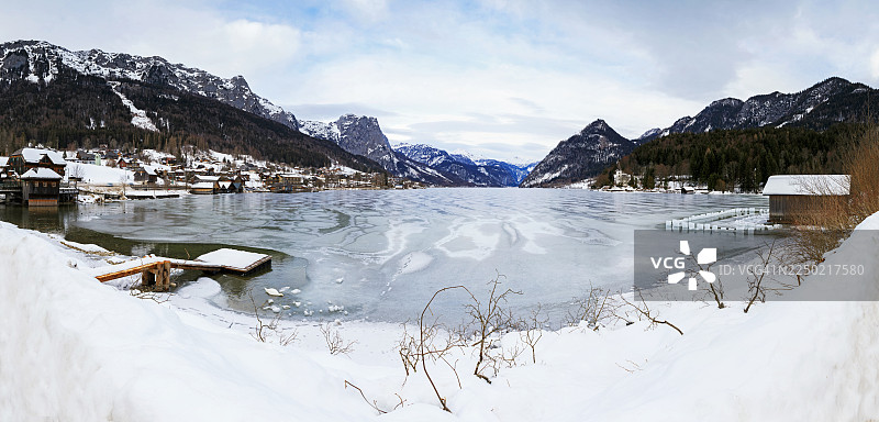 奥地利冰封湖泊全景图片素材