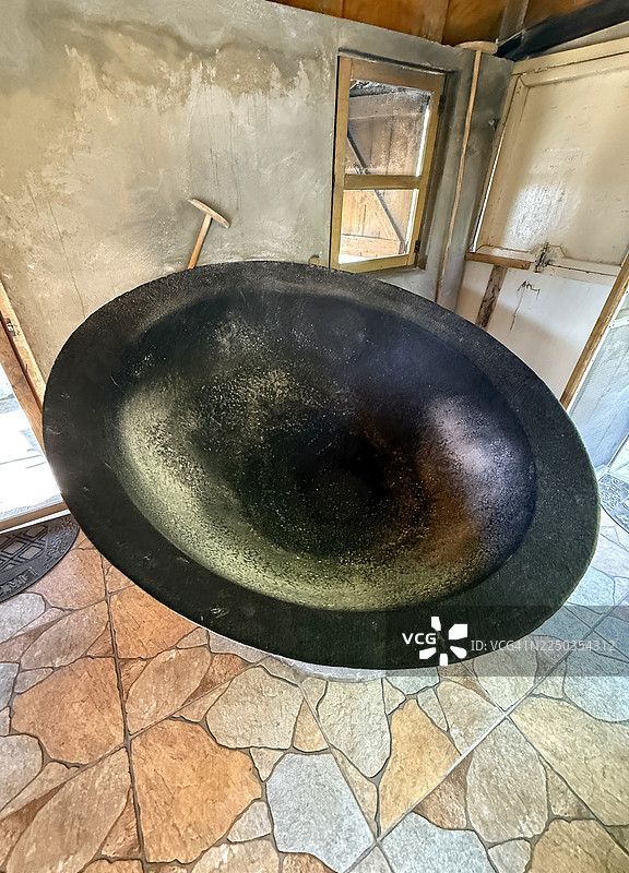 铸铁加勒比风格碗图片素材