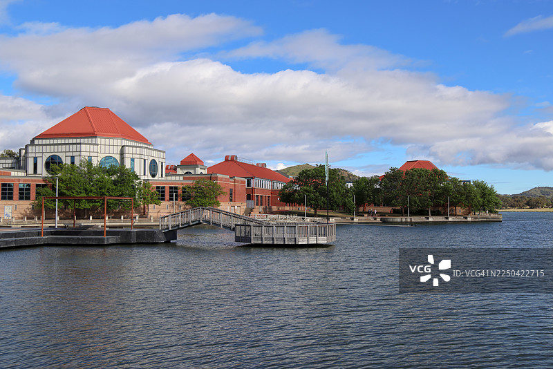 澳大利亚首都直辖区格林威，塔格拉农湖和塔格拉农镇中心图片素材