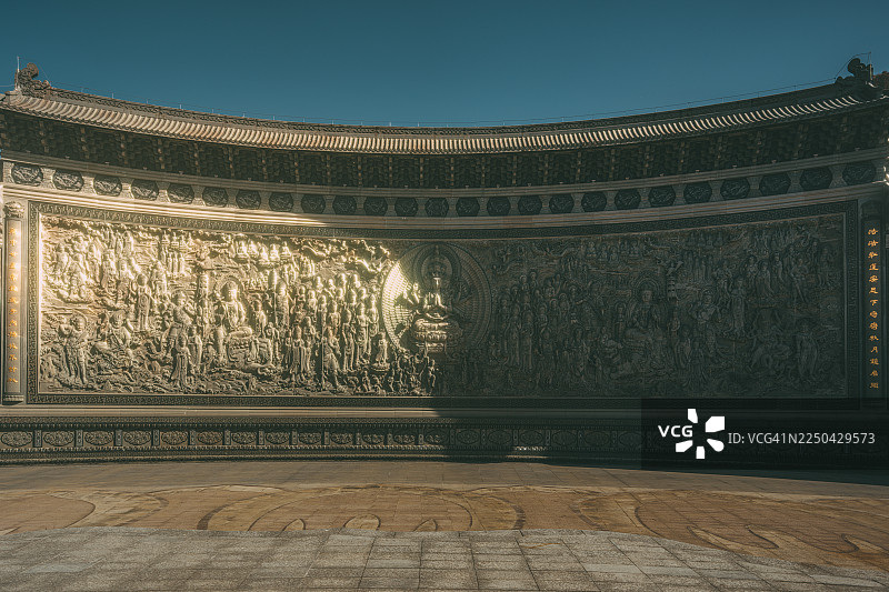 南京栖霞寺东侧山门旁东侧的观音寺的宏伟浮雕图片素材
