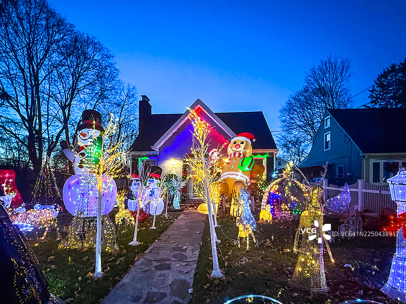特纳克房屋外的节日装饰图片素材