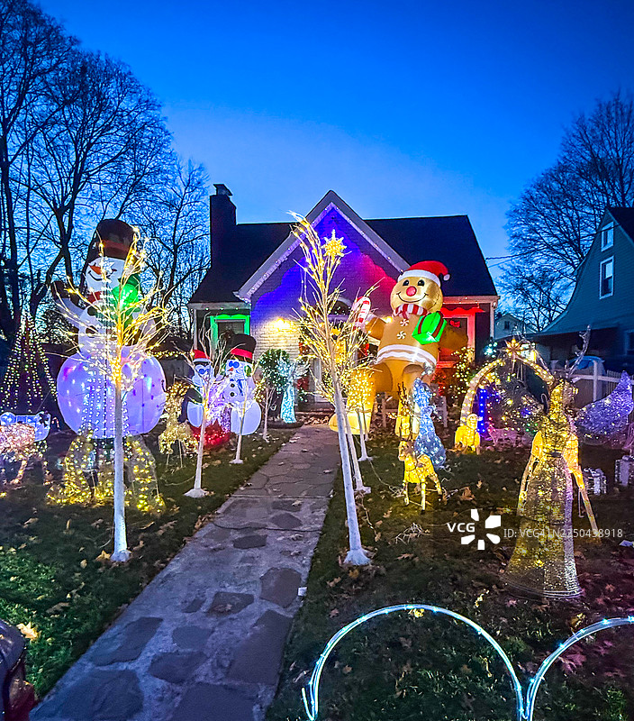 房屋外面的假日装饰，蒂内克图片素材