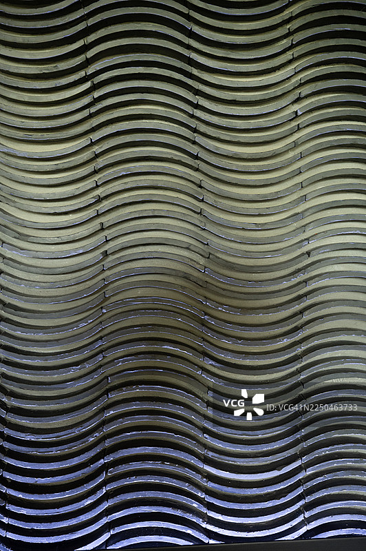 带有水平波浪纹理的黑色全画幅背景图片素材