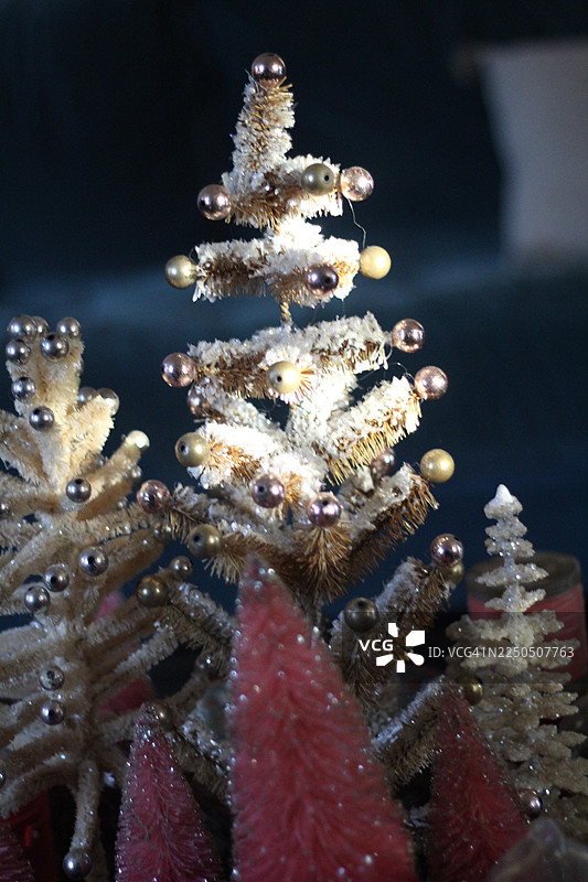 一堆瓶刷圣诞树图片素材