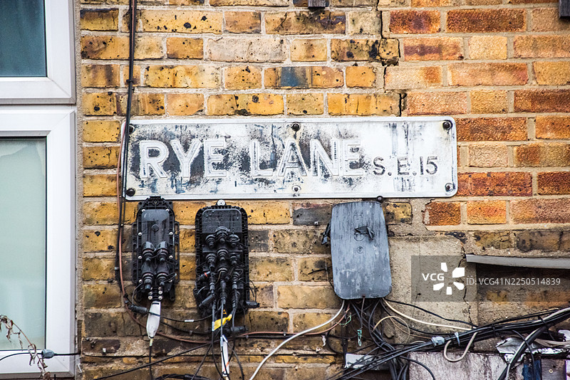 莱伊巷街道标志和公用事业箱图片素材