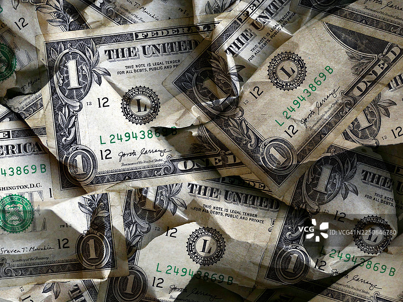 美元皱巴巴的钞票图片素材