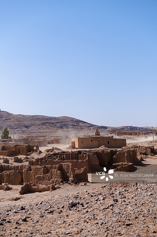 撒哈拉沙漠梅尔祖卡古村落遗址的广角镜头图片素材