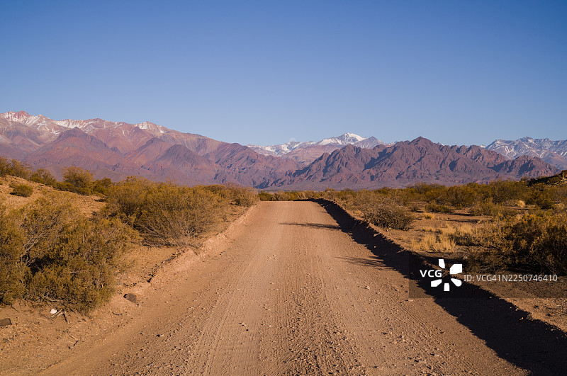 通往阿根廷安第斯山脉的道路图片素材