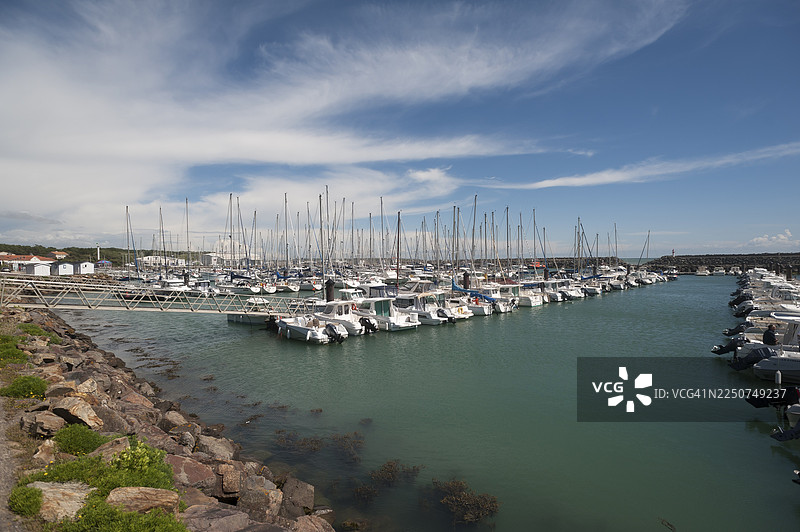 法国旺代省塔勒蒙圣伊莱尔布尔热内港码头图片素材