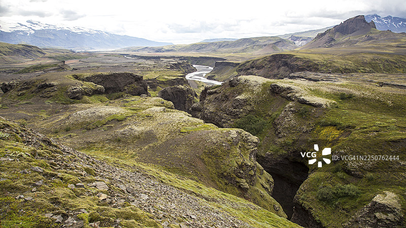 冰岛兰德曼纳劳卡四日徒步路线上的悬崖图片素材