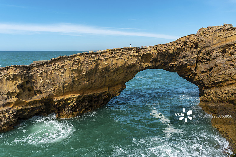 在法国东南部度假胜地比亚里茨的老港海滩（Plage du Port Vieux）一同出海。比亚里茨，大西洋比利牛斯省。图片素材