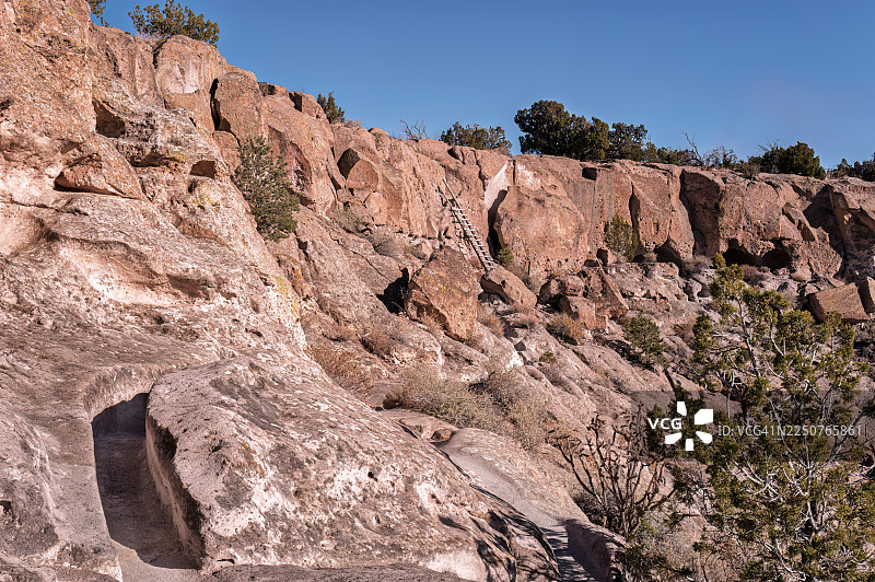 新墨西哥州白石附近赞卡维遗址步道上磨损的足迹图片素材