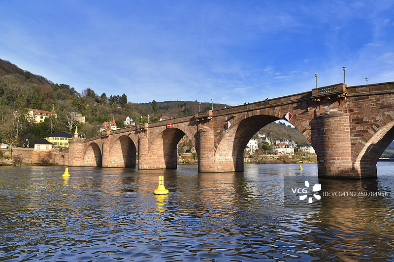 卡尔·特奥多桥(Karl Theodor Bridge),又称老桥(Alte Brücke),是德国海德堡市一座跨越内卡河(Neckar river)的拱桥。图片素材