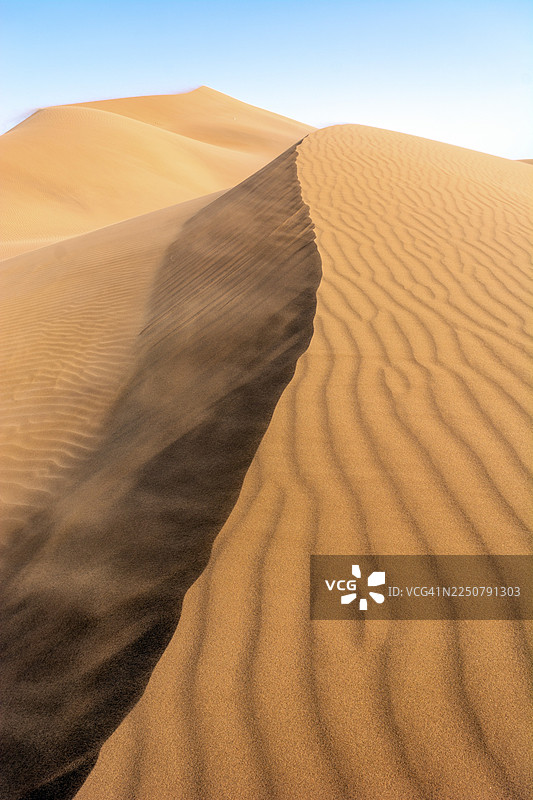 南摩洛哥埃尔切比沙漠的沙丘。梅尔祖加，德拉-塔菲拉勒特，埃拉什迪耶图片素材