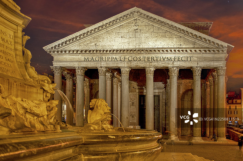 古罗马万神殿，原为异教神庙，自公元609年起改为天主教圣母与殉道者教堂（巴西利卡·圣玛丽亚·阿德·马提勒斯），意大利拉齐奥罗马图片素材
